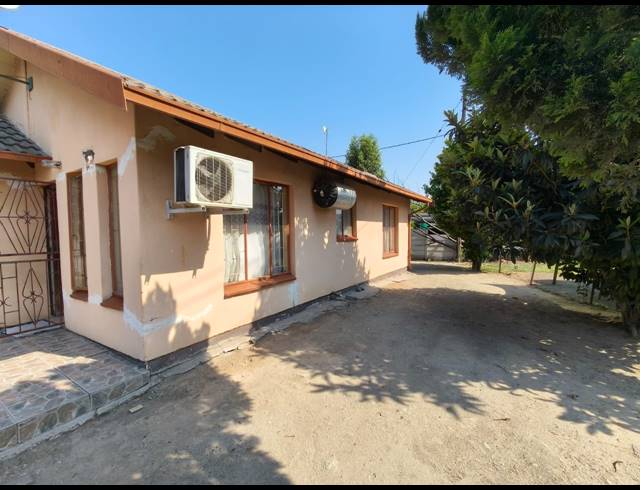 3 BEDROOM HOUSE FOR SALE IN BOITEKONG